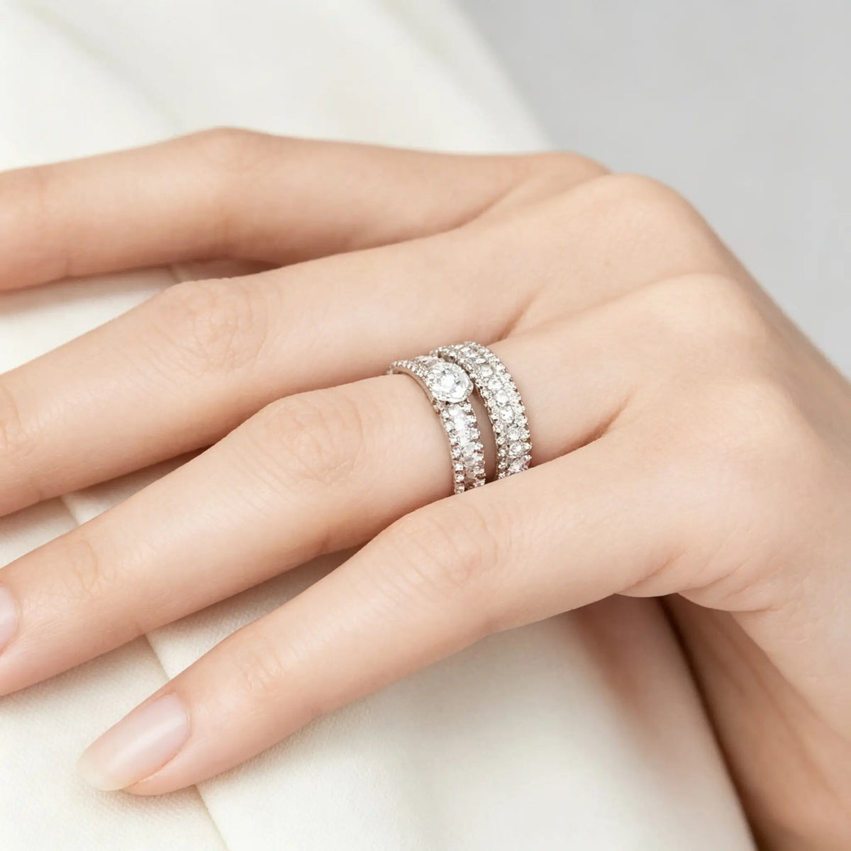 Van Cleef & Arpels Perlée collection full diamond ring