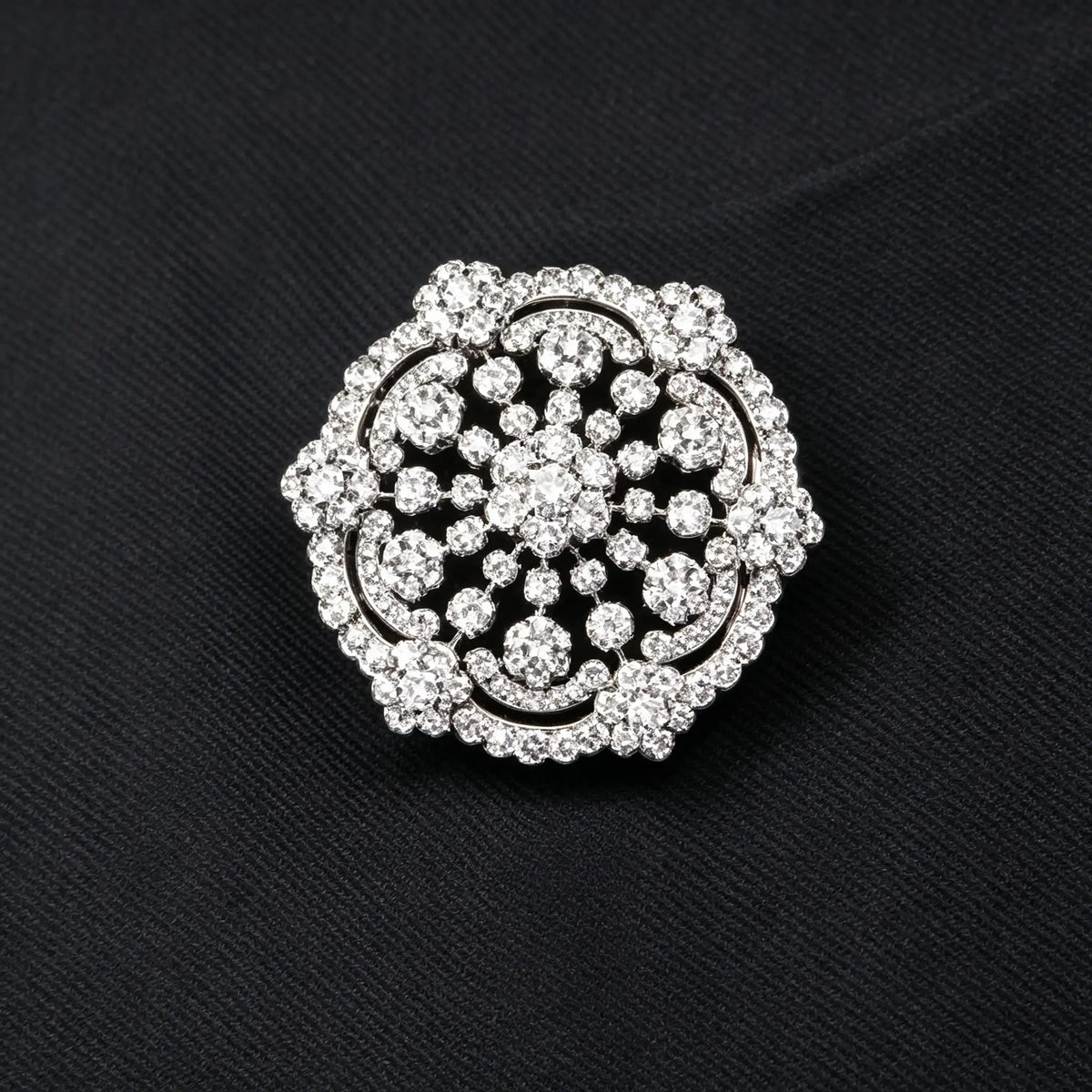 Van Cleef & Arpels Snowflake collection platinum diamond necklace