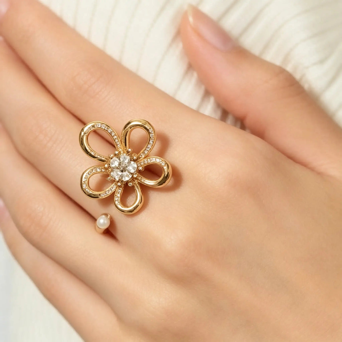Van Cleef & Arpels Flowerlace Collection