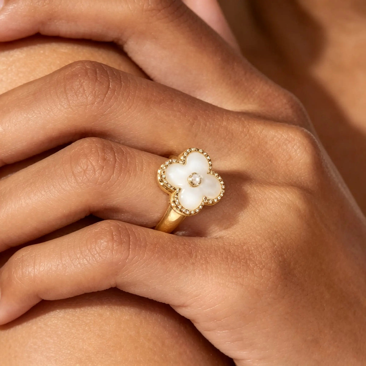 Van Cleef & Arpels Vintage Alhambra collection four-leaf clover single flower ring
